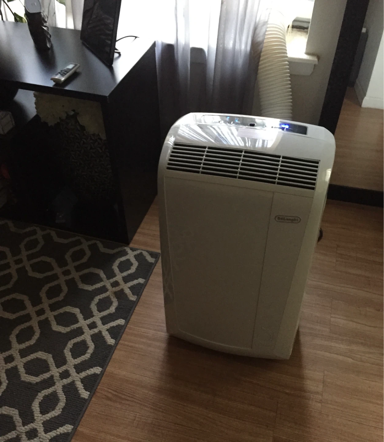 Portable A/C w/remote - photo 3