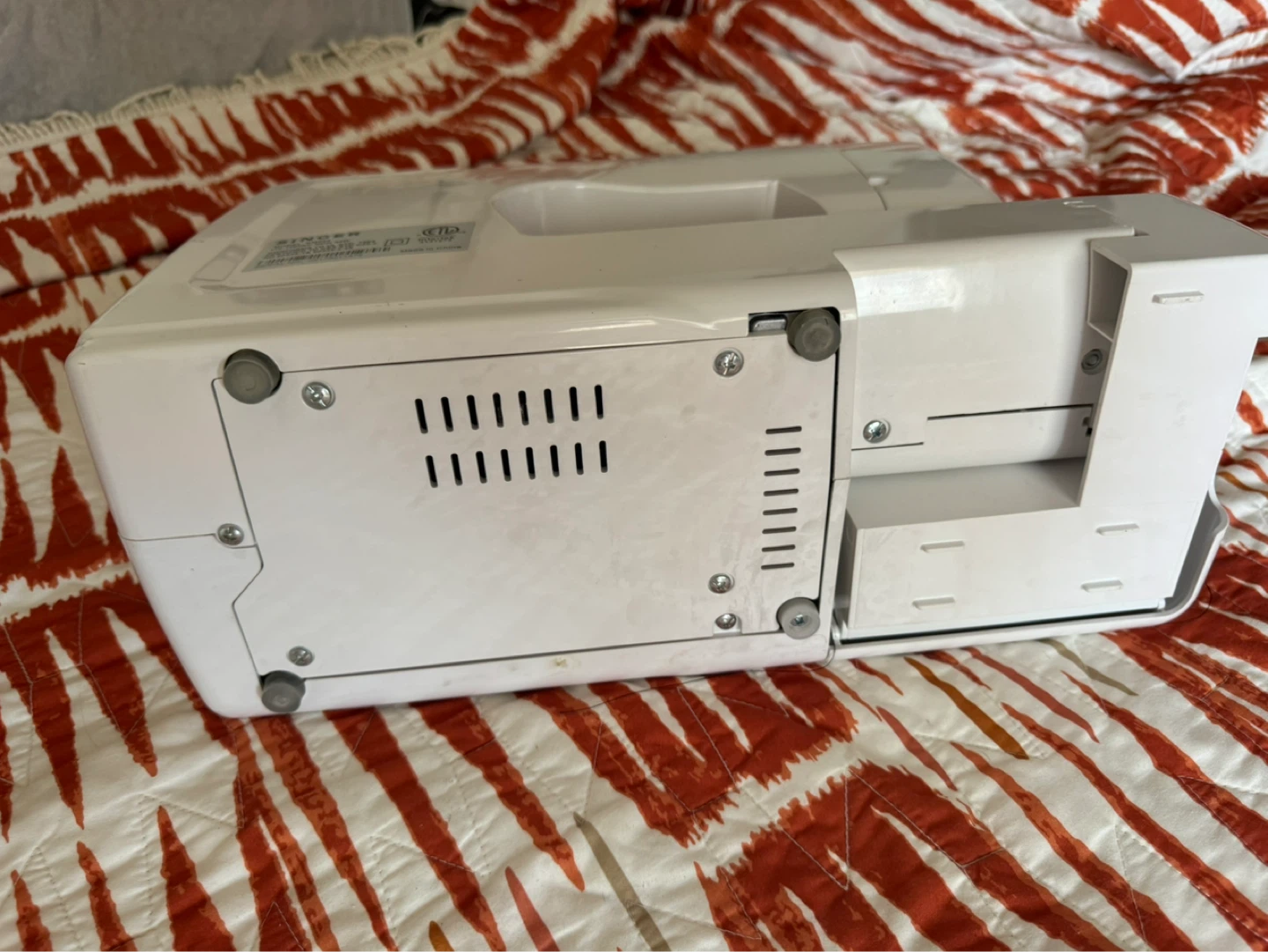 Singer SM024 Sewing Machine - photo 5