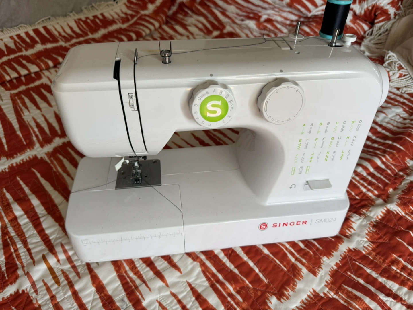 Singer SM024 Sewing Machine