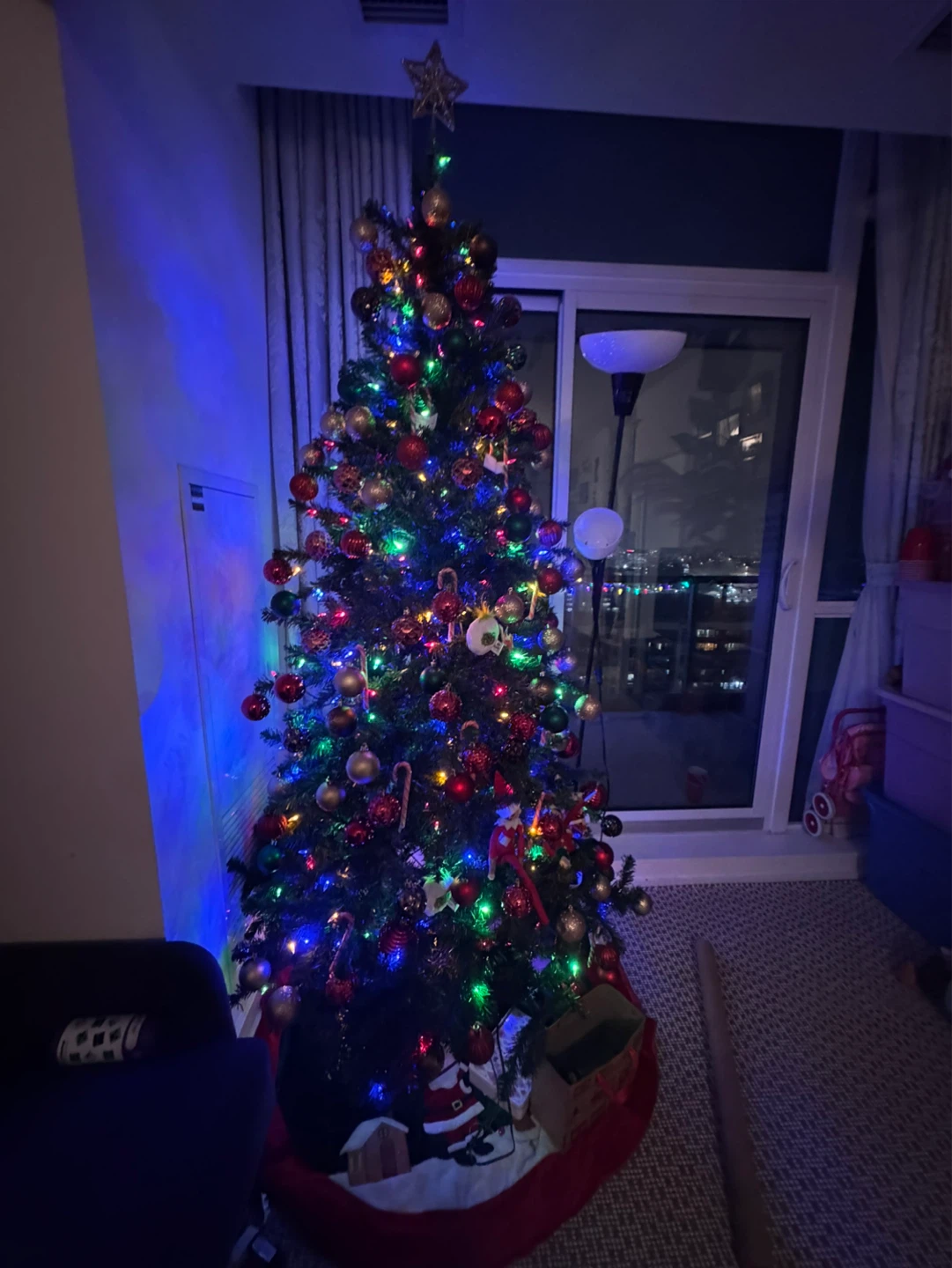 Duncan Fir Pre-Lit Christmas Tree - photo 4