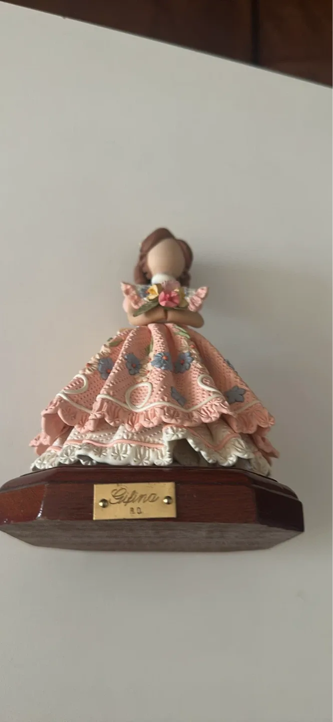 Gifina Faceless Girl Figurine - photo 5