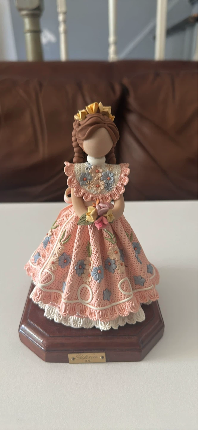 Gifina Faceless Girl Figurine