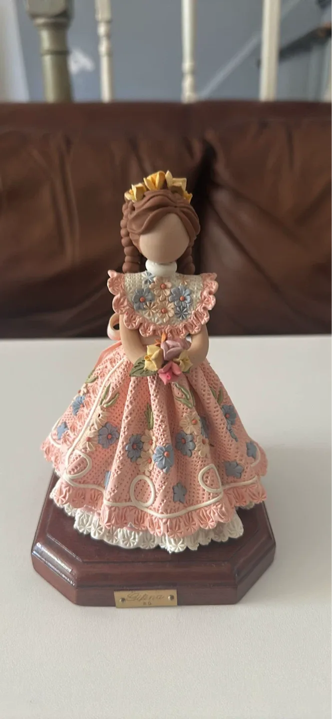 Gifina Faceless Girl Figurine