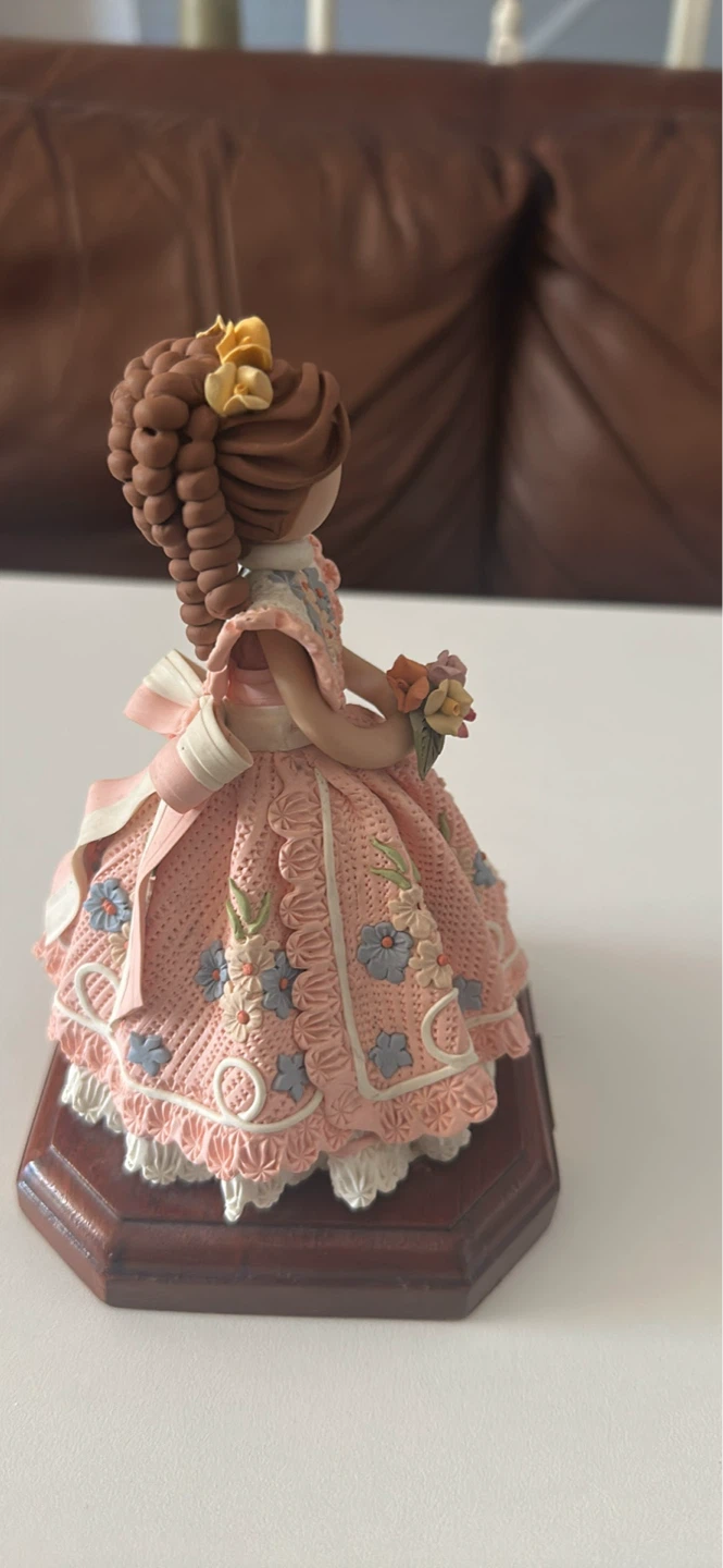 Gifina Faceless Girl Figurine - photo 4