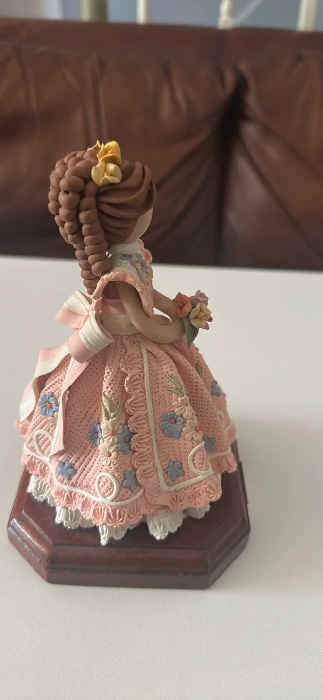 Gifina Faceless Girl Figurine - photo 4