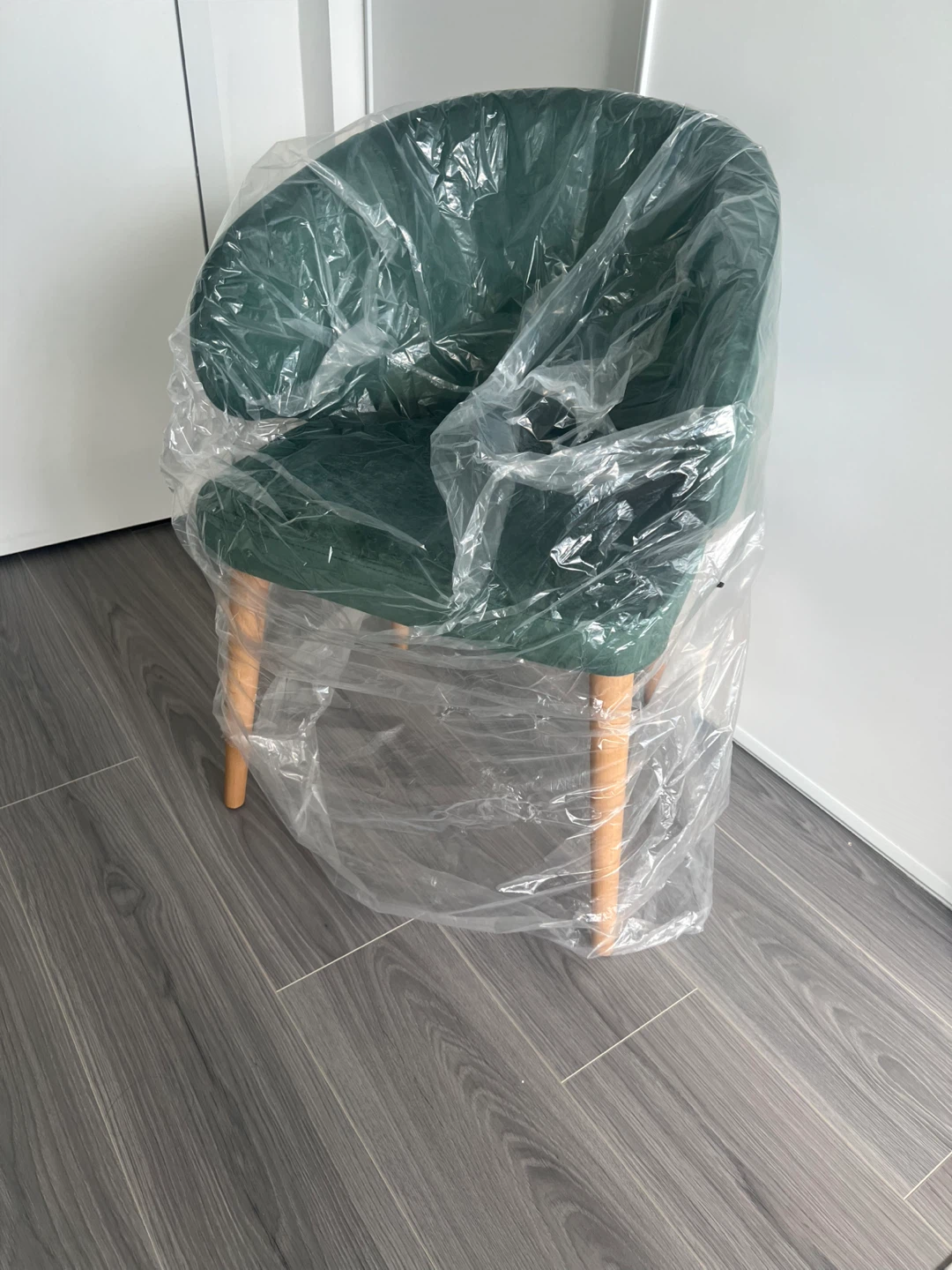 Green Velvet Accent Chair - photo 4