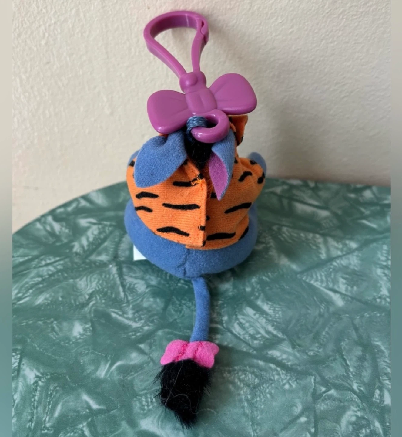 ⚽️Vintage 2000 McDonald’s Eeyore Plush Keychain Clip - photo 2