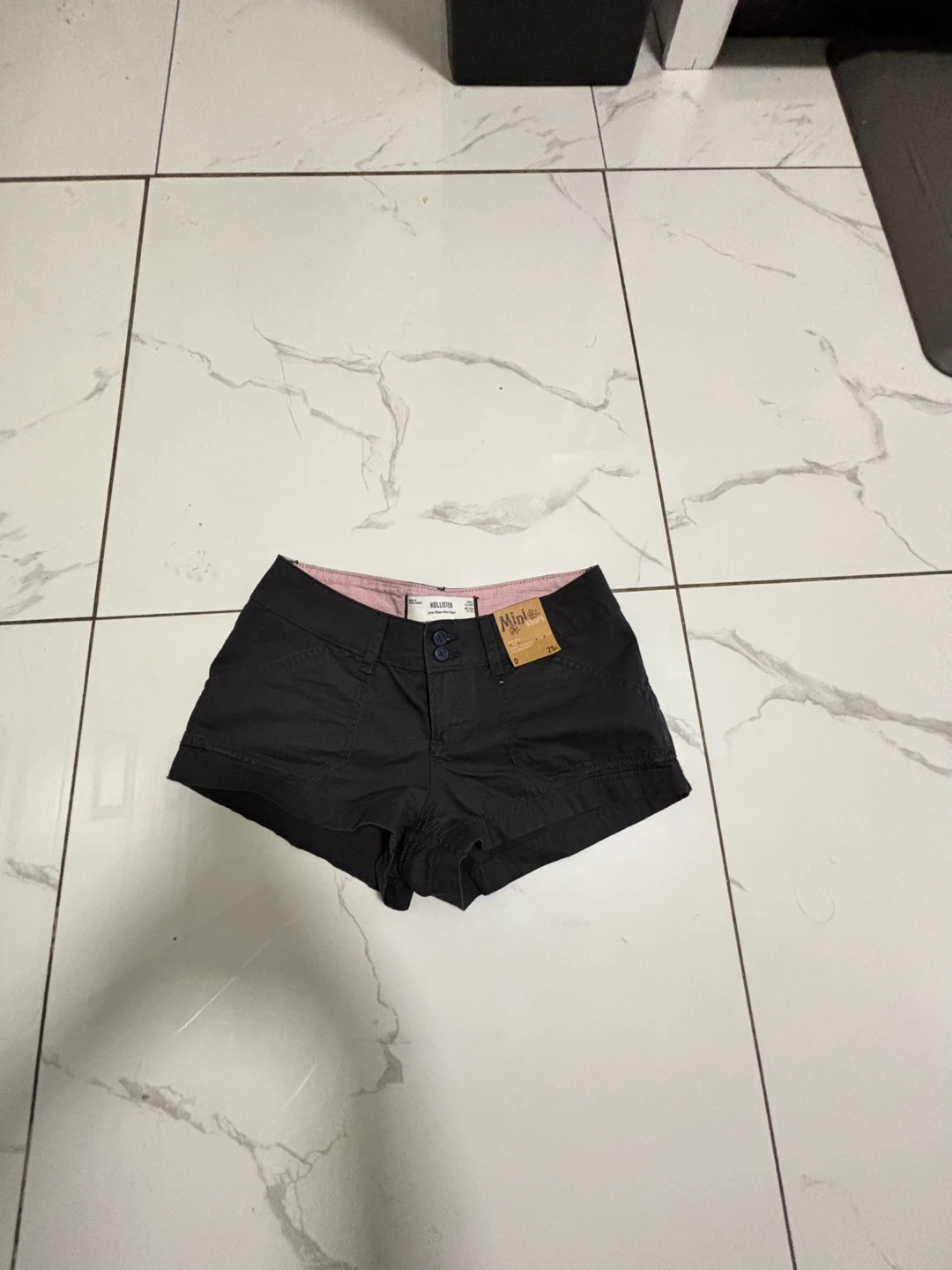 Hollister Low-Rise Mini Shorts Size 0/W25