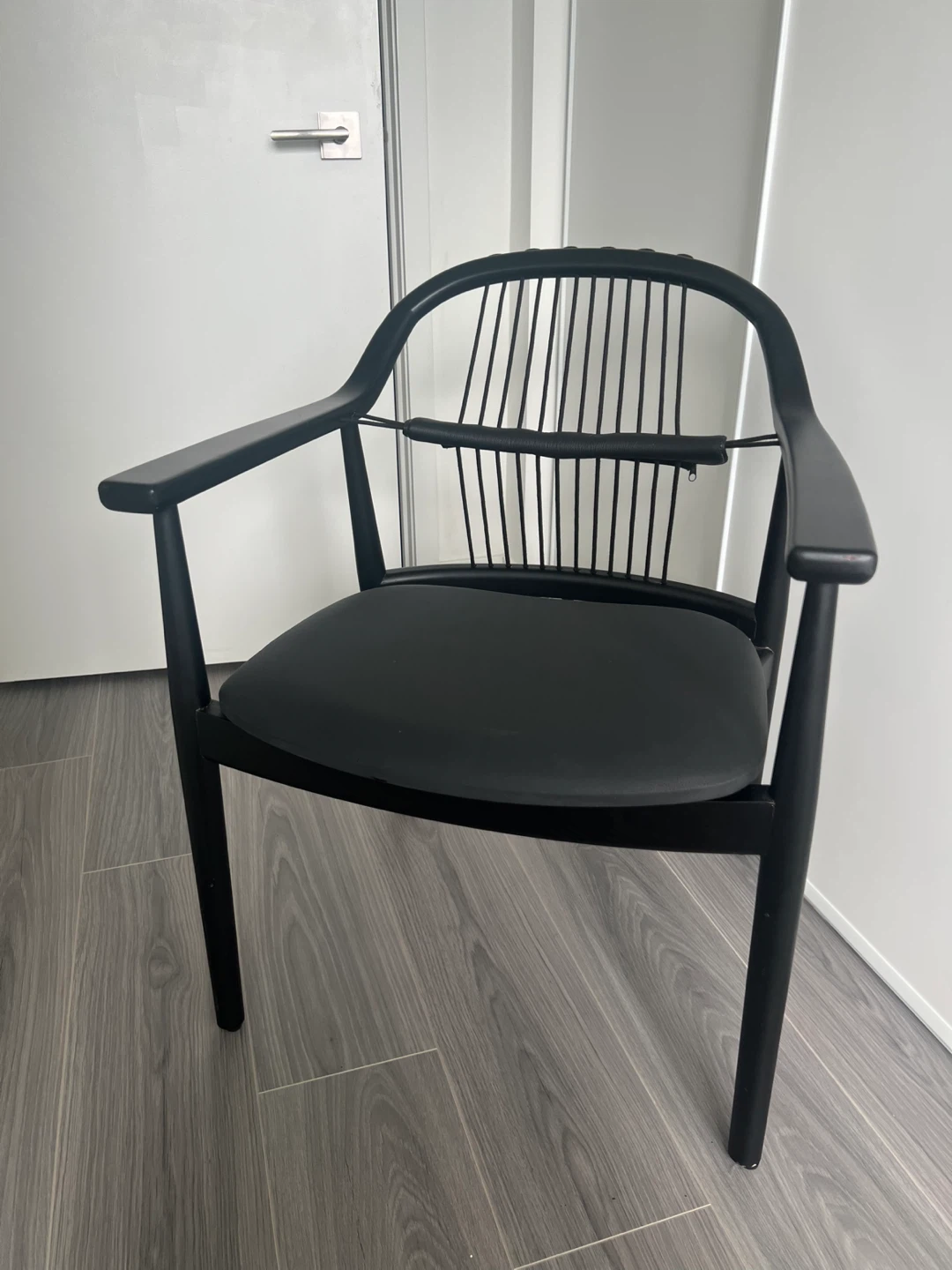 Black Armchair - photo 3
