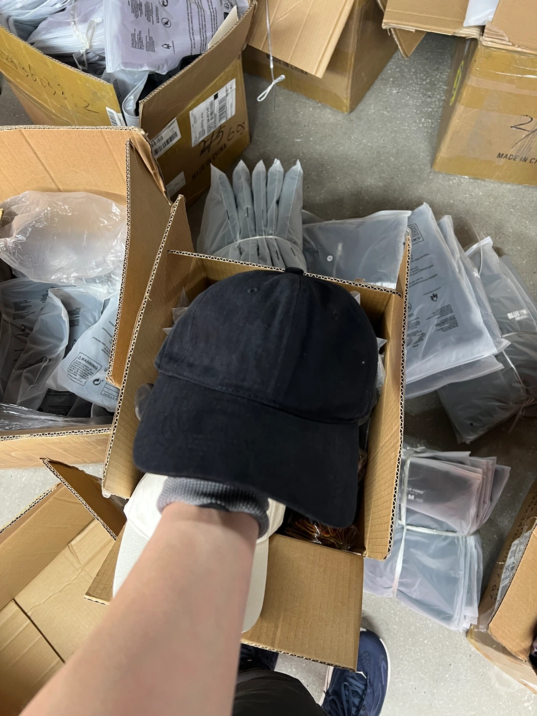 Bulk sale Black and White blank Baseball Caps - photo 2