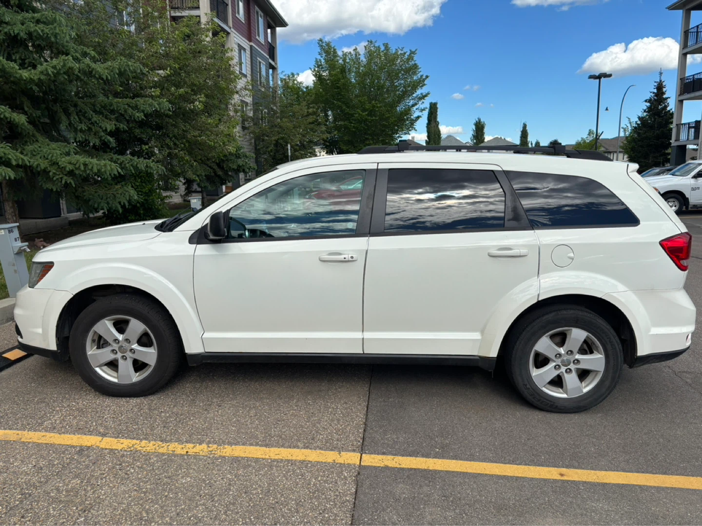 White Dodge Journey SUV - photo 4