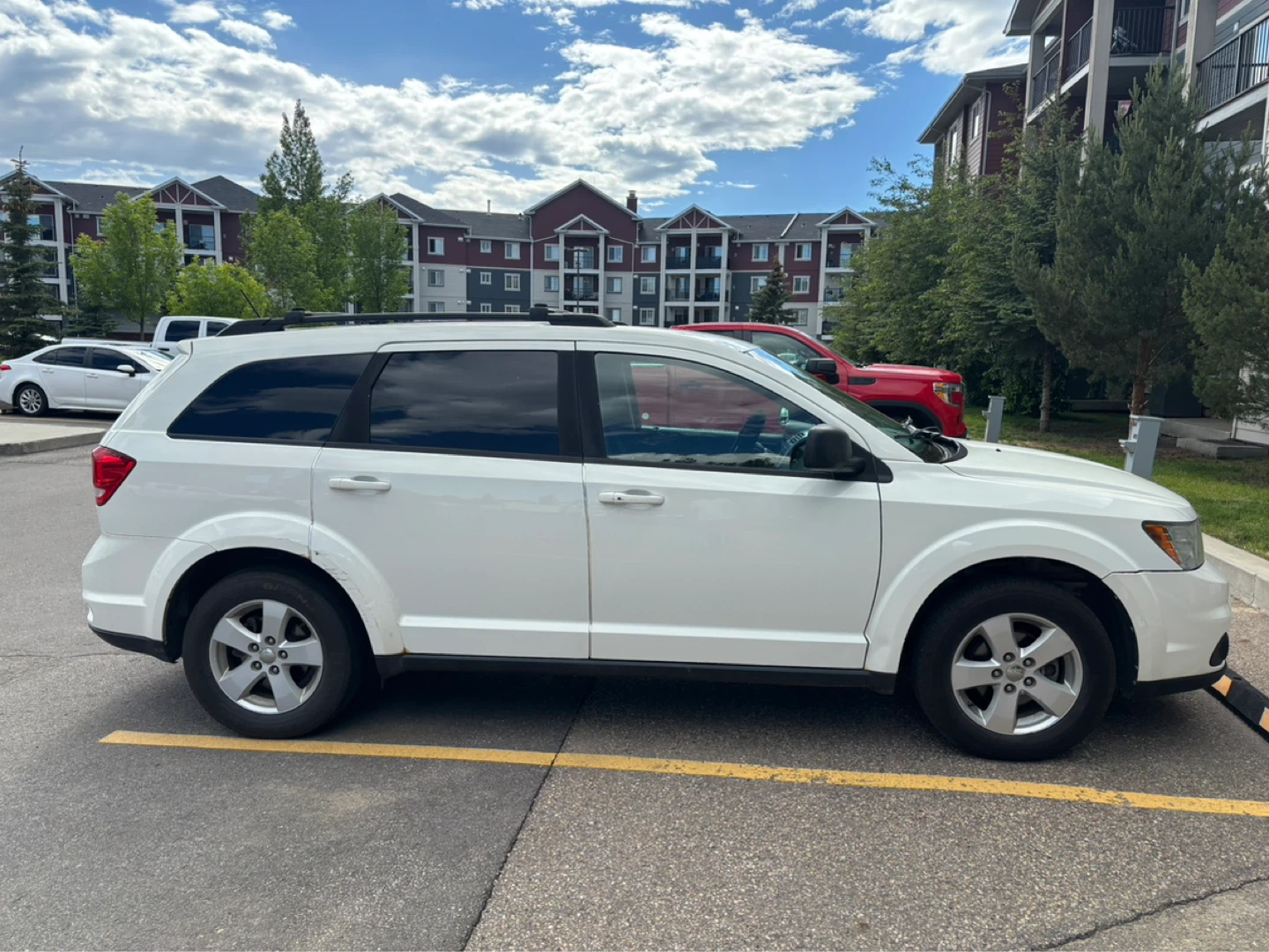White Dodge Journey SUV - photo 2