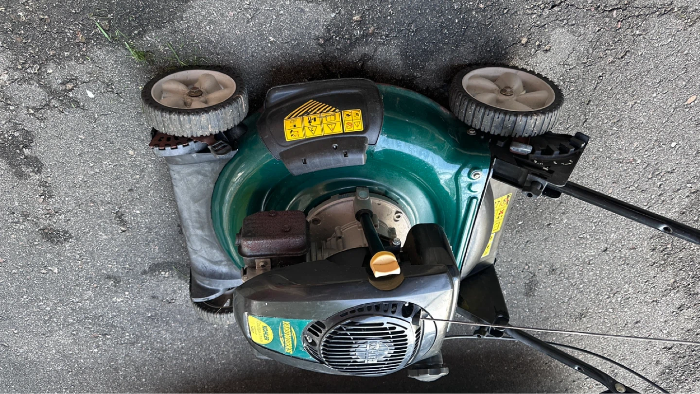 Yardworks Lawnmower with Kohler Courage 149cc Engine - photo 2