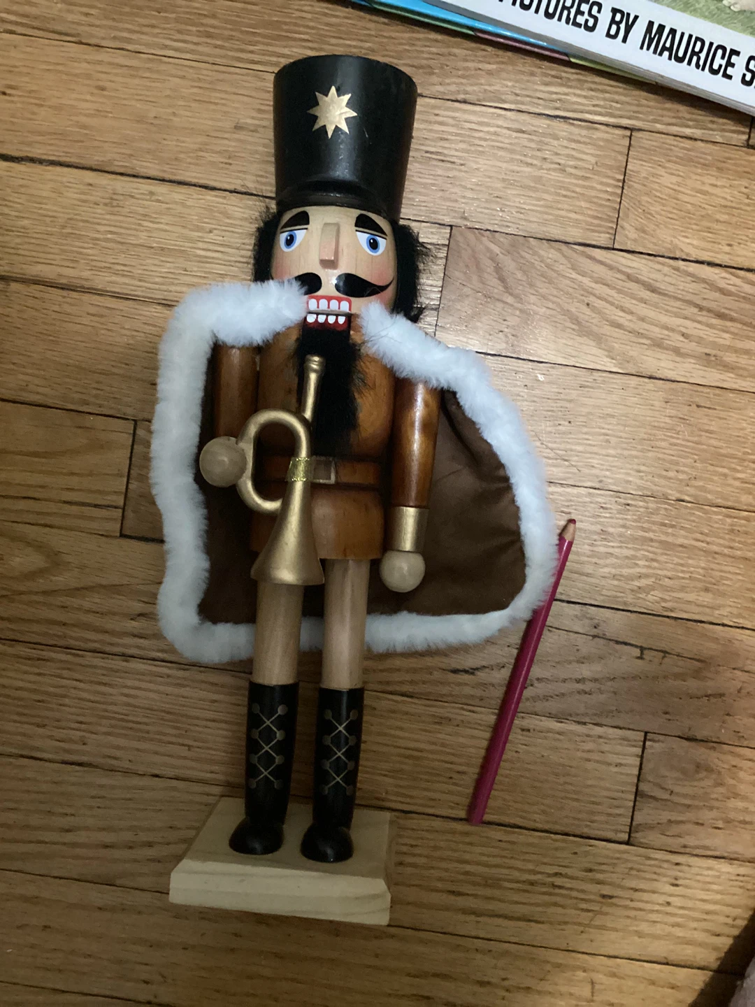 ⚽️Wooden Nutcracker King Figurine
