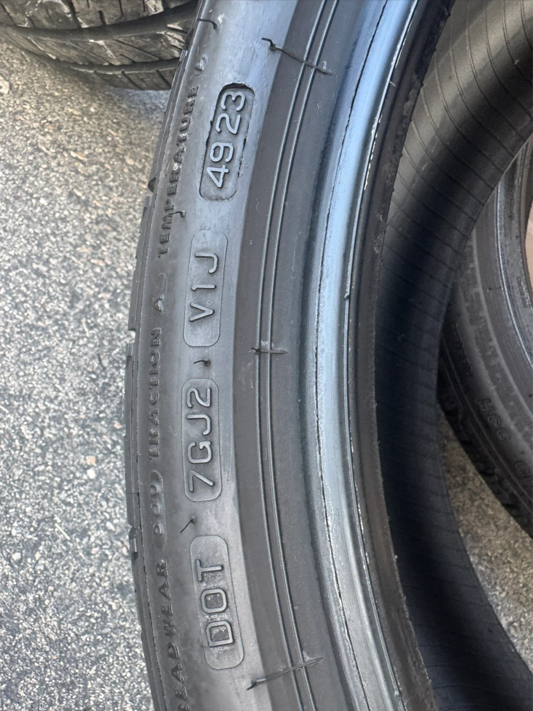 Bridgestone Turanza LS100 Run-Flat Tires – 225/40R19 - photo 3