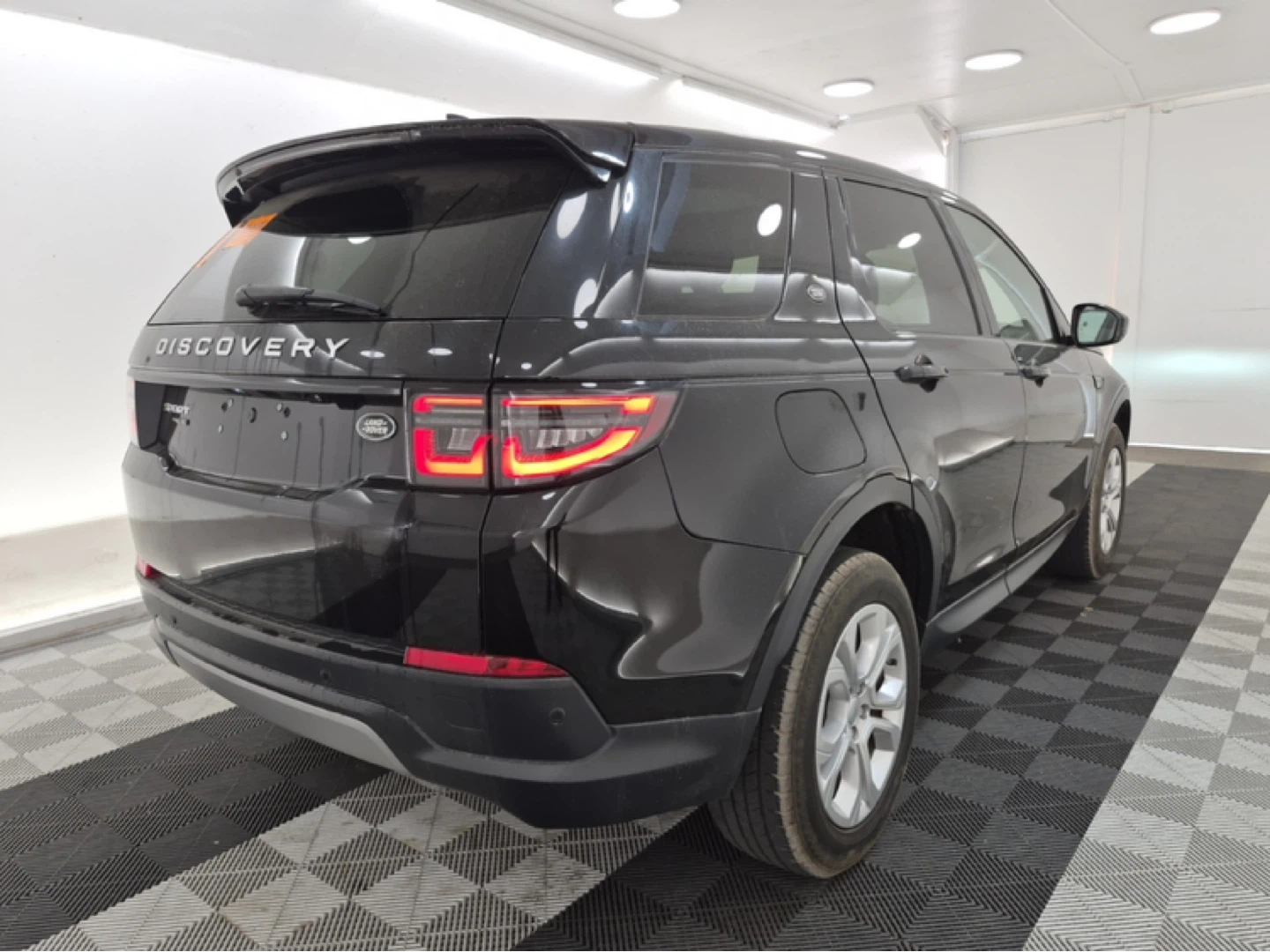 2020Land Rover Discovery Sport - photo 3