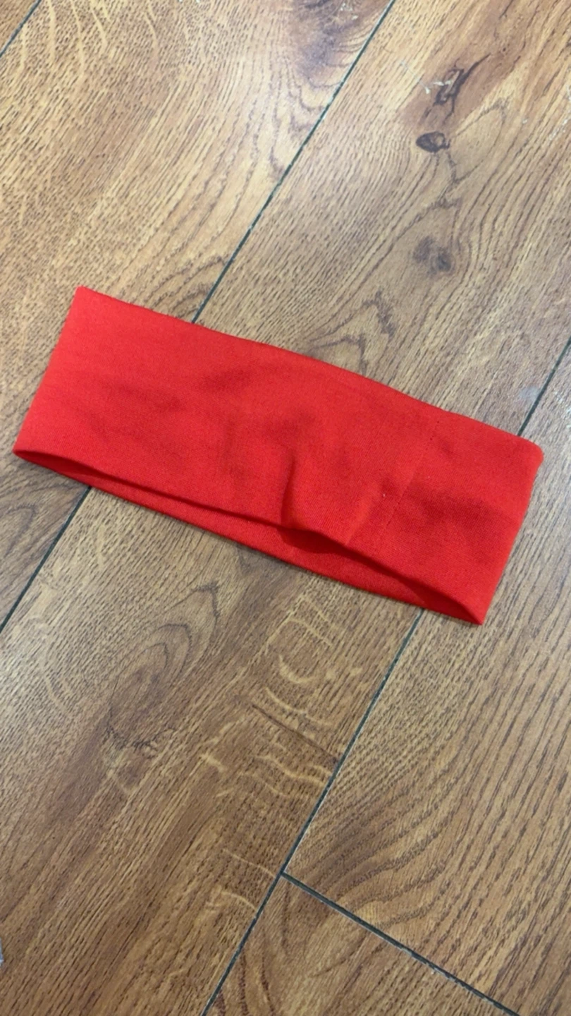 ⚽ Red Headband
