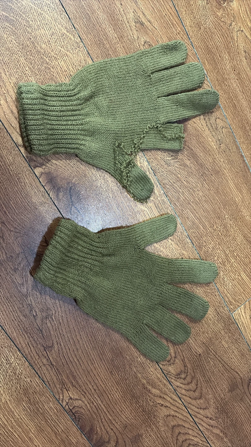 ⚽ Green Knit Gloves - photo 2