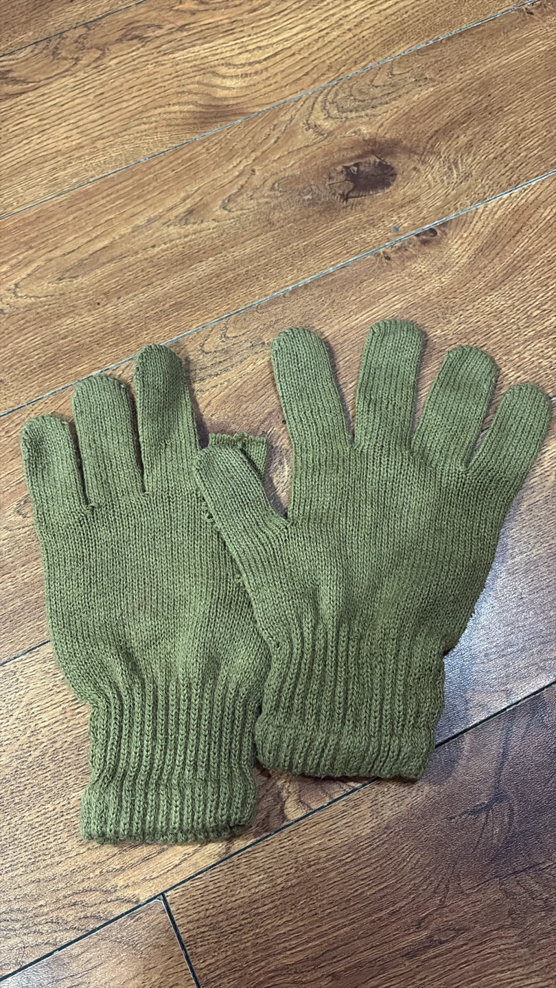 ⚽ Green Knit Gloves