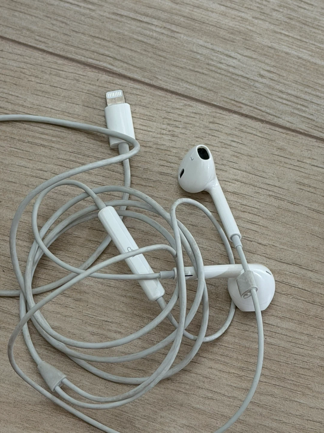 Apple EarPods with Lightning Connector - photo 2
