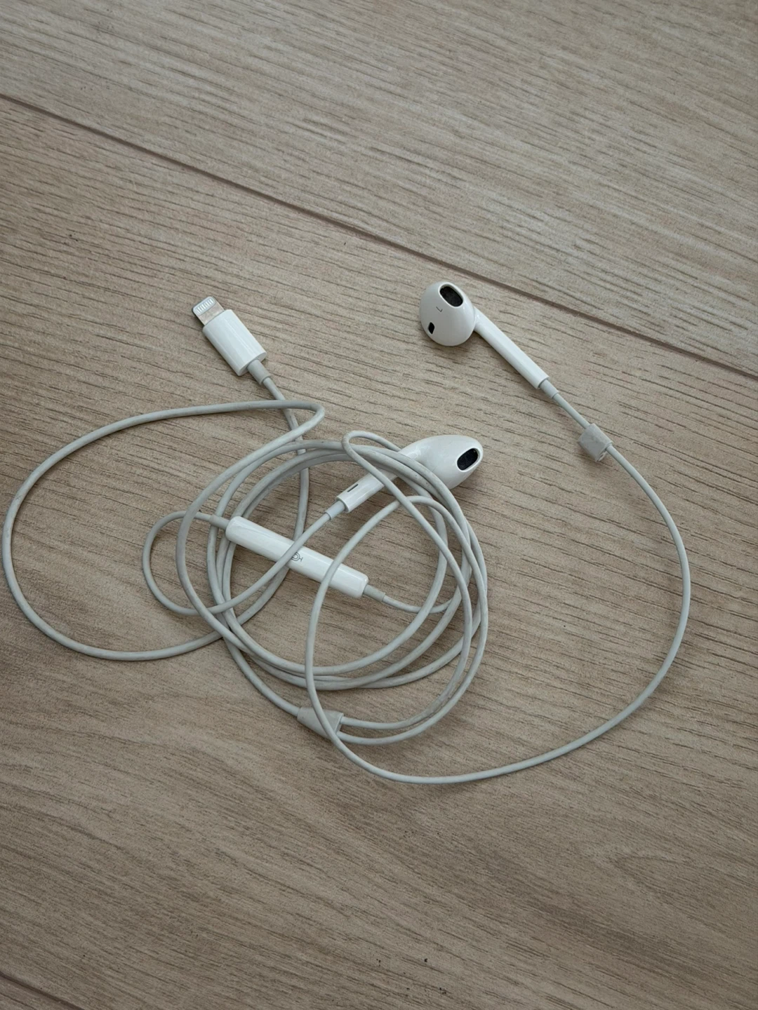 Apple EarPods with Lightning Connector