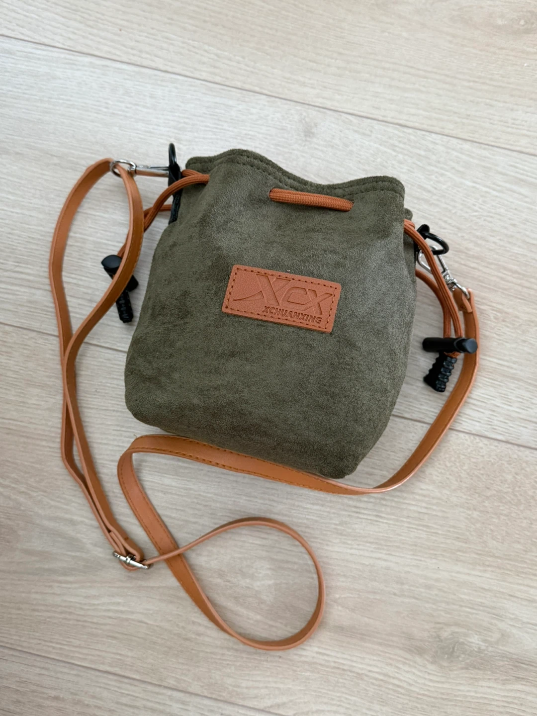 *NEVER USED* Khaki Suede Bucket Bag with Orange Drawstring - photo 4