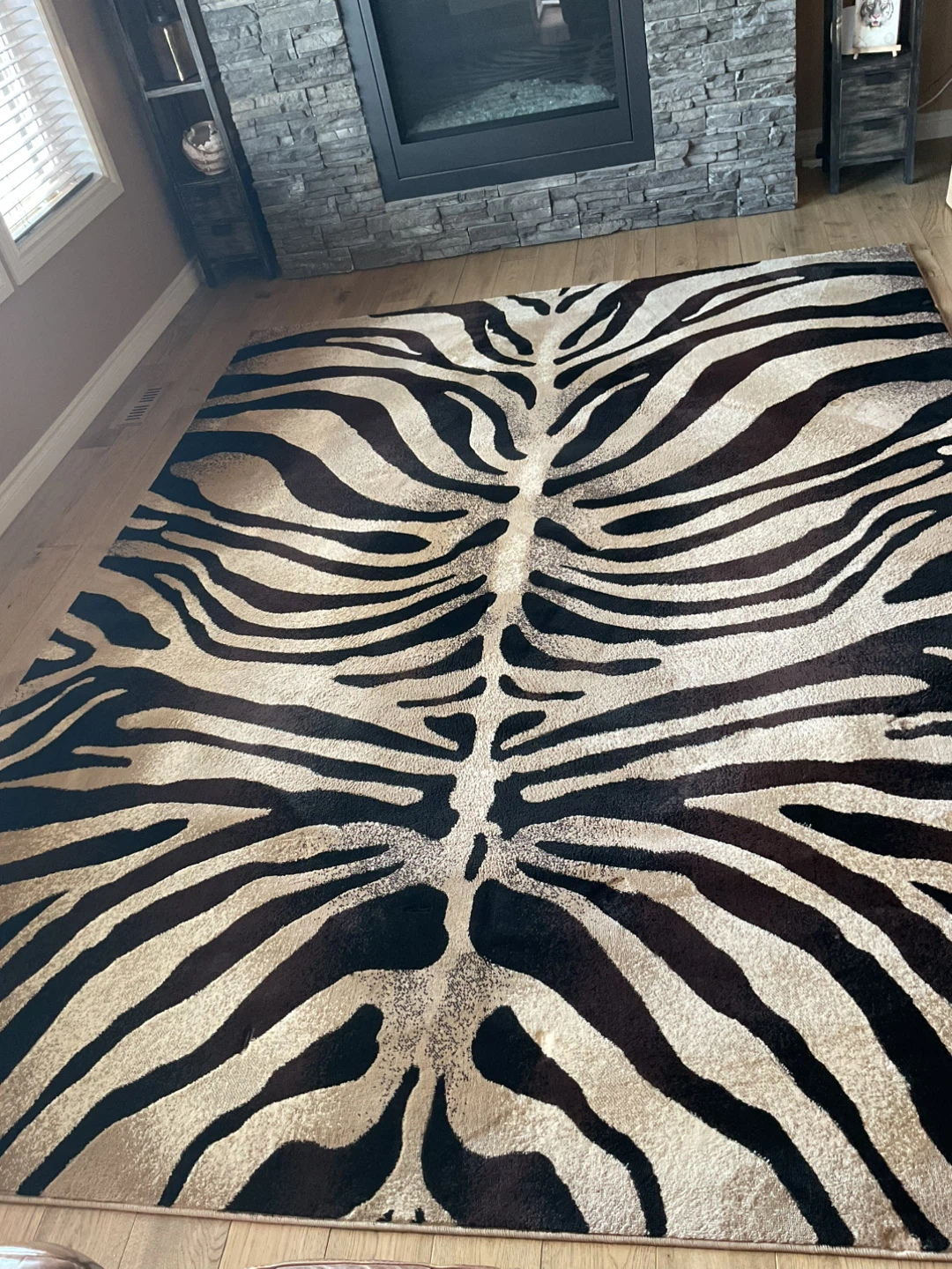 Like New!  ONLY $295 8x10 luxury quality Zebra Print Area Rug - photo 2