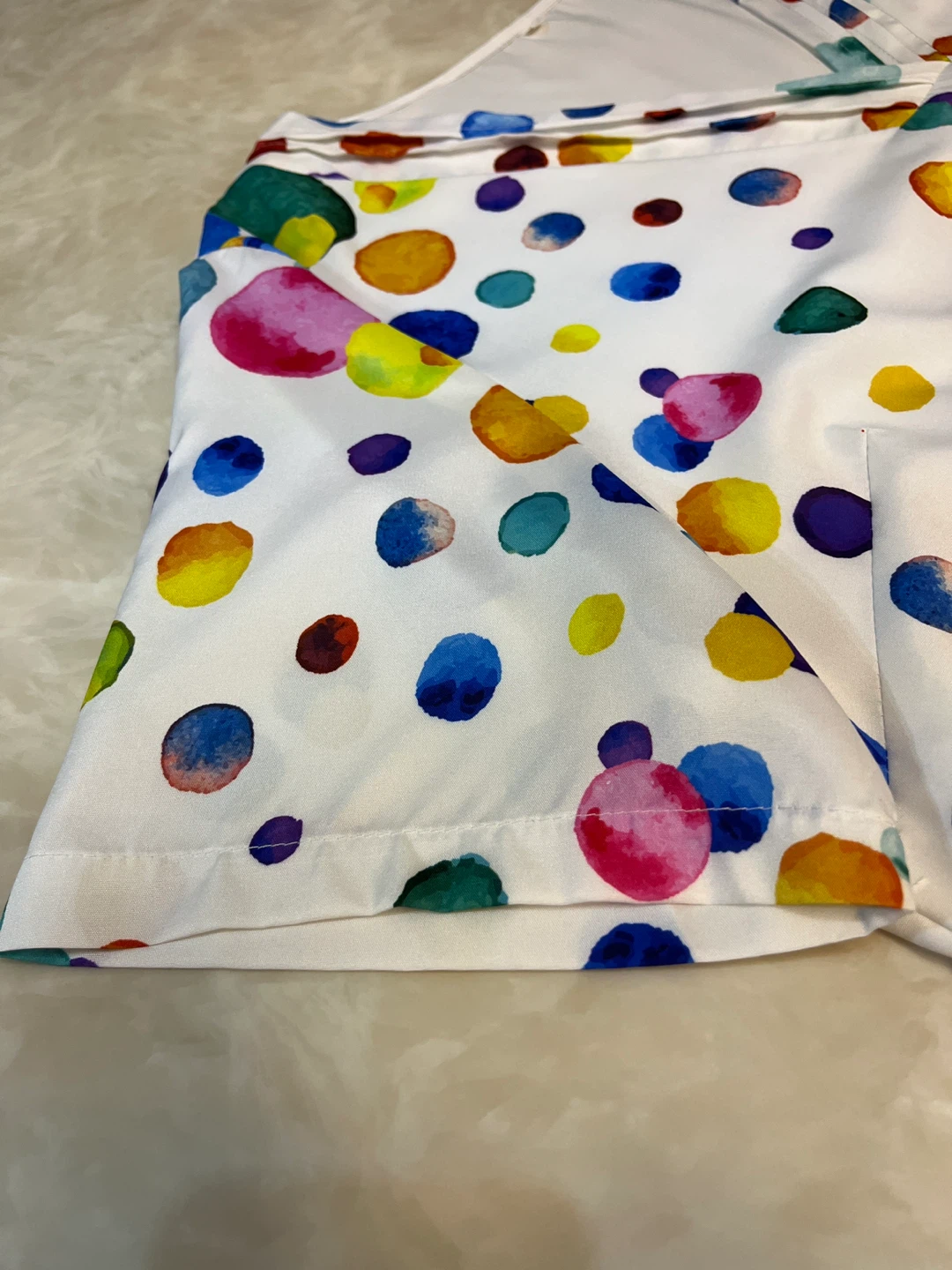 ⚽ White Polka Dot V-Neck Top - photo 3
