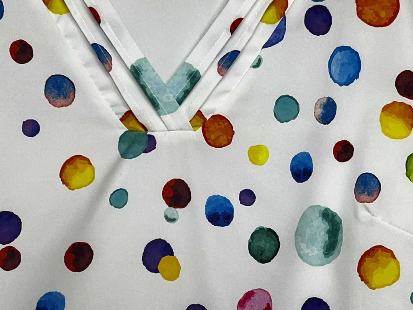 ⚽ White Polka Dot V-Neck Top - photo 2