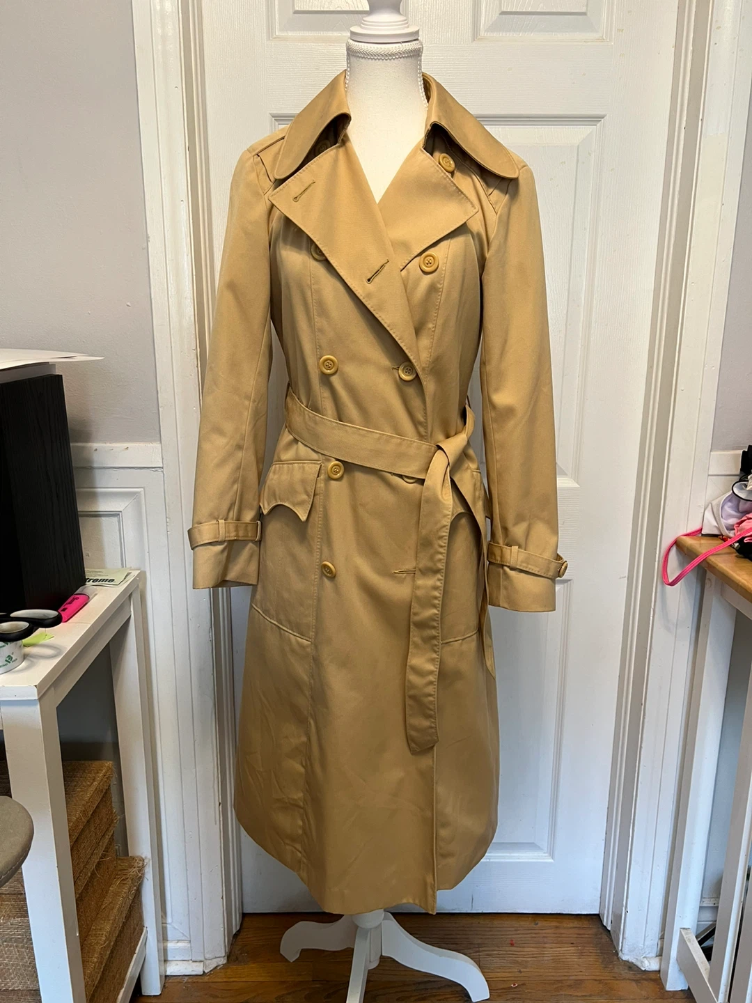 ⚽ Tan Trench Coat- M