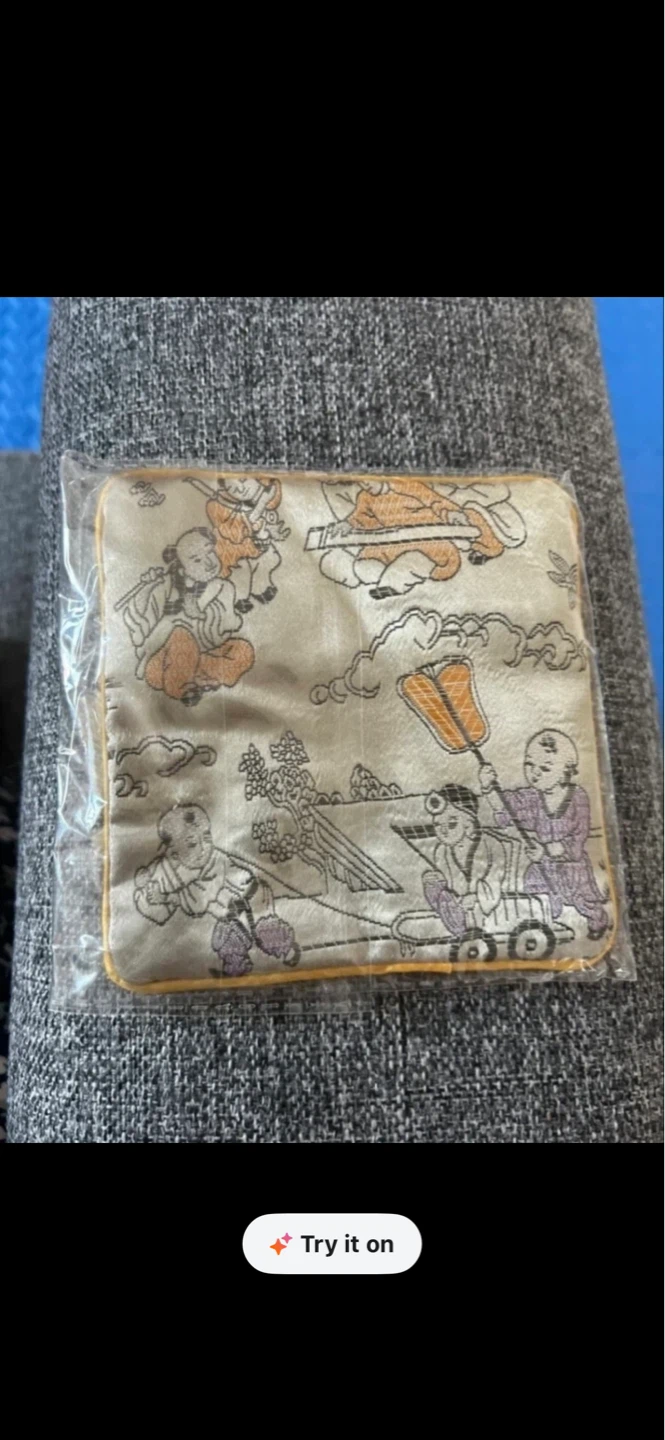 Small Embroidered Pouch with Tassel⚽️