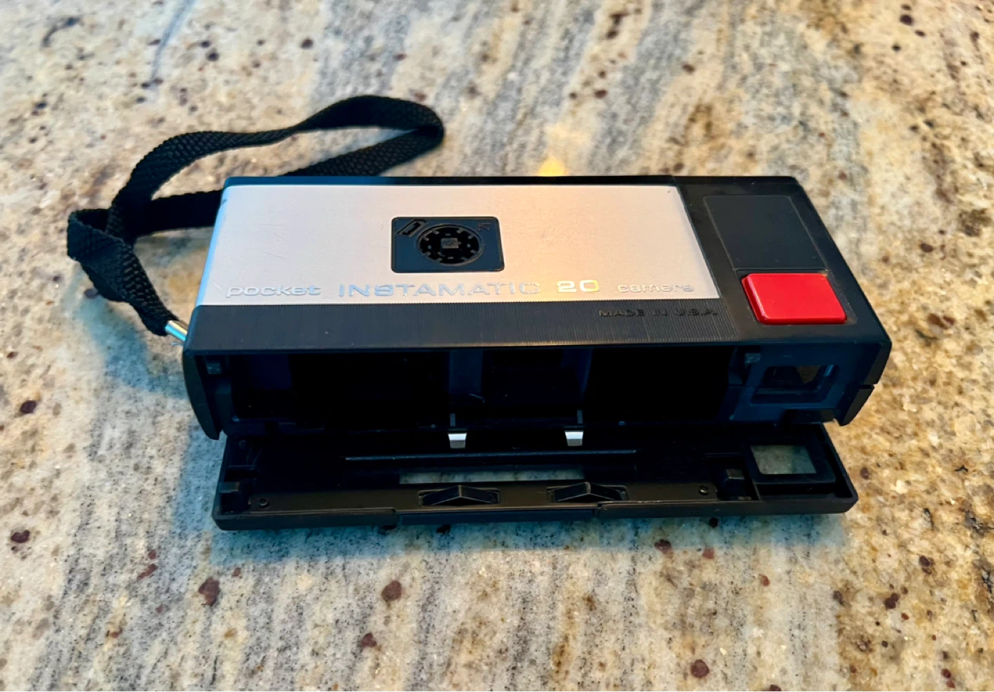 Kodak Pocket Instamatic 20 Camera - photo 3