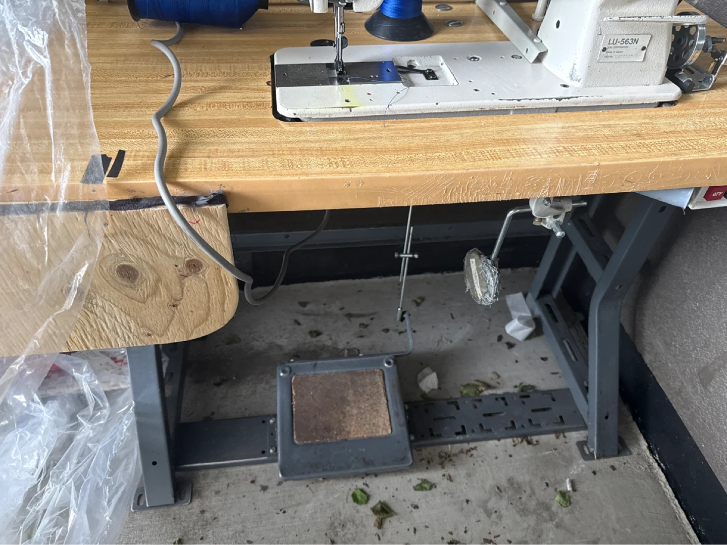 Juki Industrial Sewing Machine with Accessories - photo 2