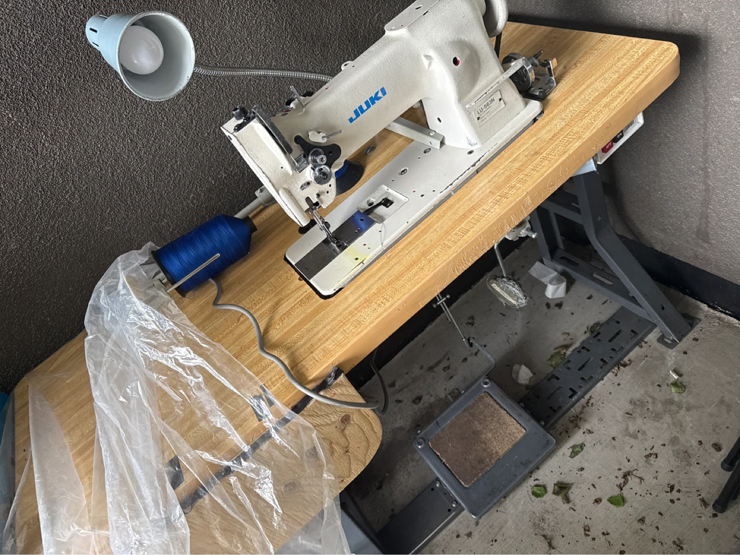 Juki Industrial Sewing Machine with Accessories - photo 3