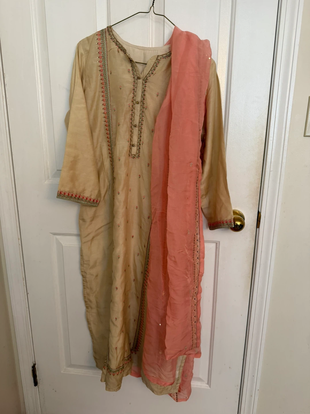 ⚽ Women's Embroidered Kurti and Dupatta Set