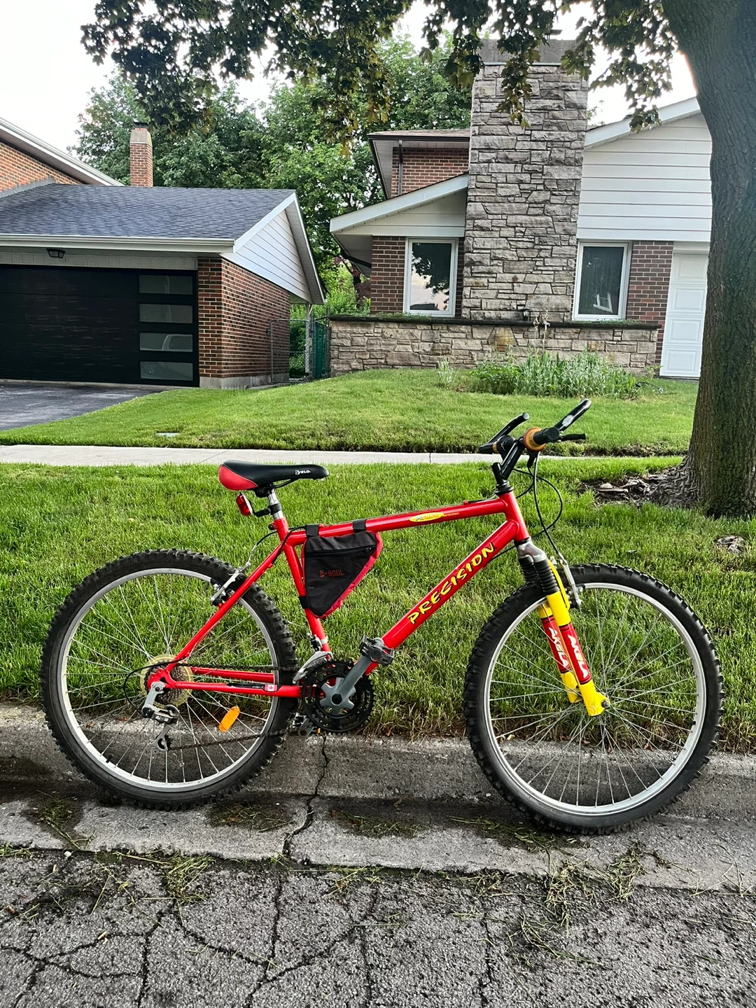 Adults Bike 26 inch’s with Frame Bag