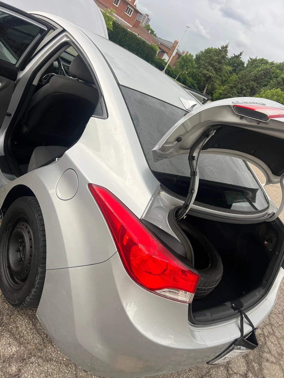 Silver Hyundai Elantra - photo 4