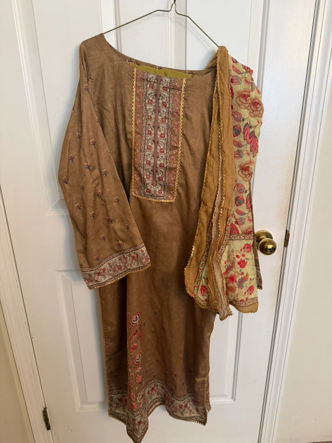 ⚽ Floral Print Kurti with Dupatta