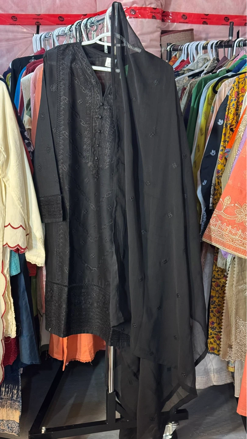 Black chikankari Kurti with Pants and Dupatta - photo 5