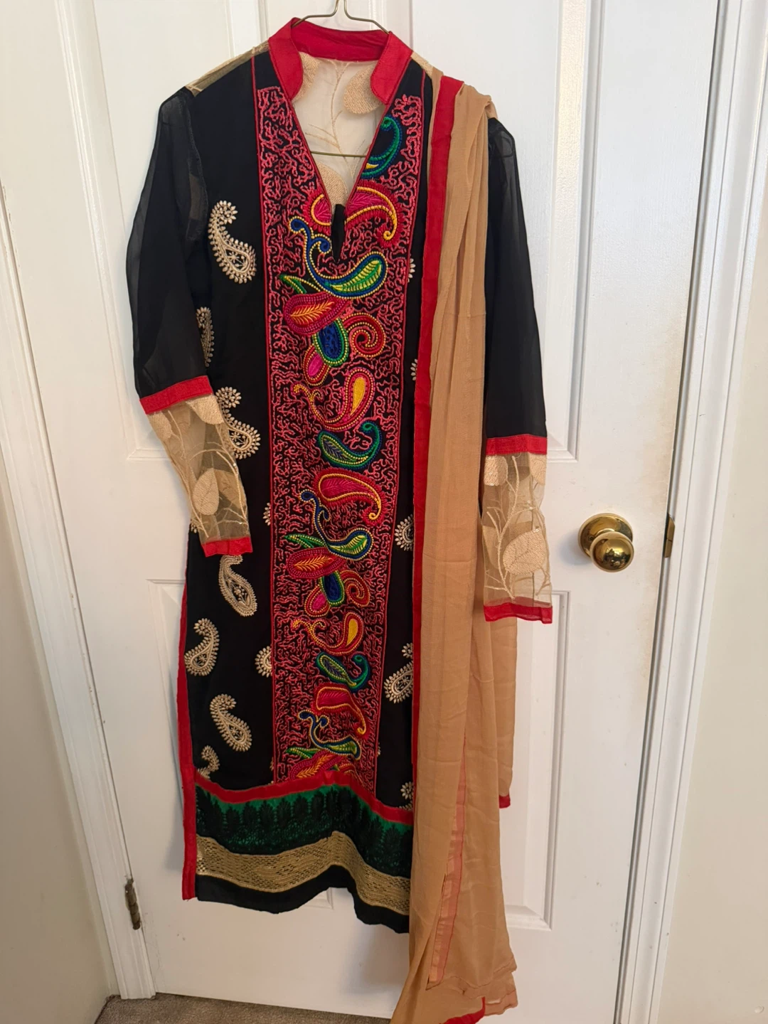 ⚽ Black Embroidered Kurti with Dupatta