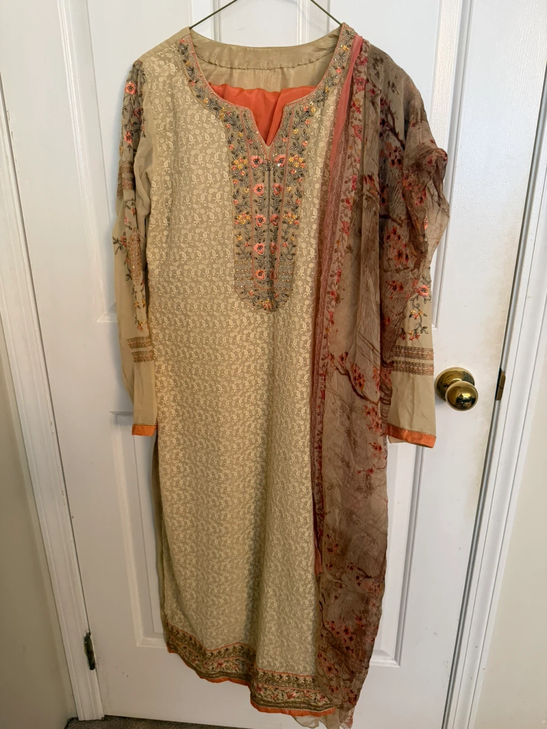 ⚽ Embroidered Kurti with Dupatta
