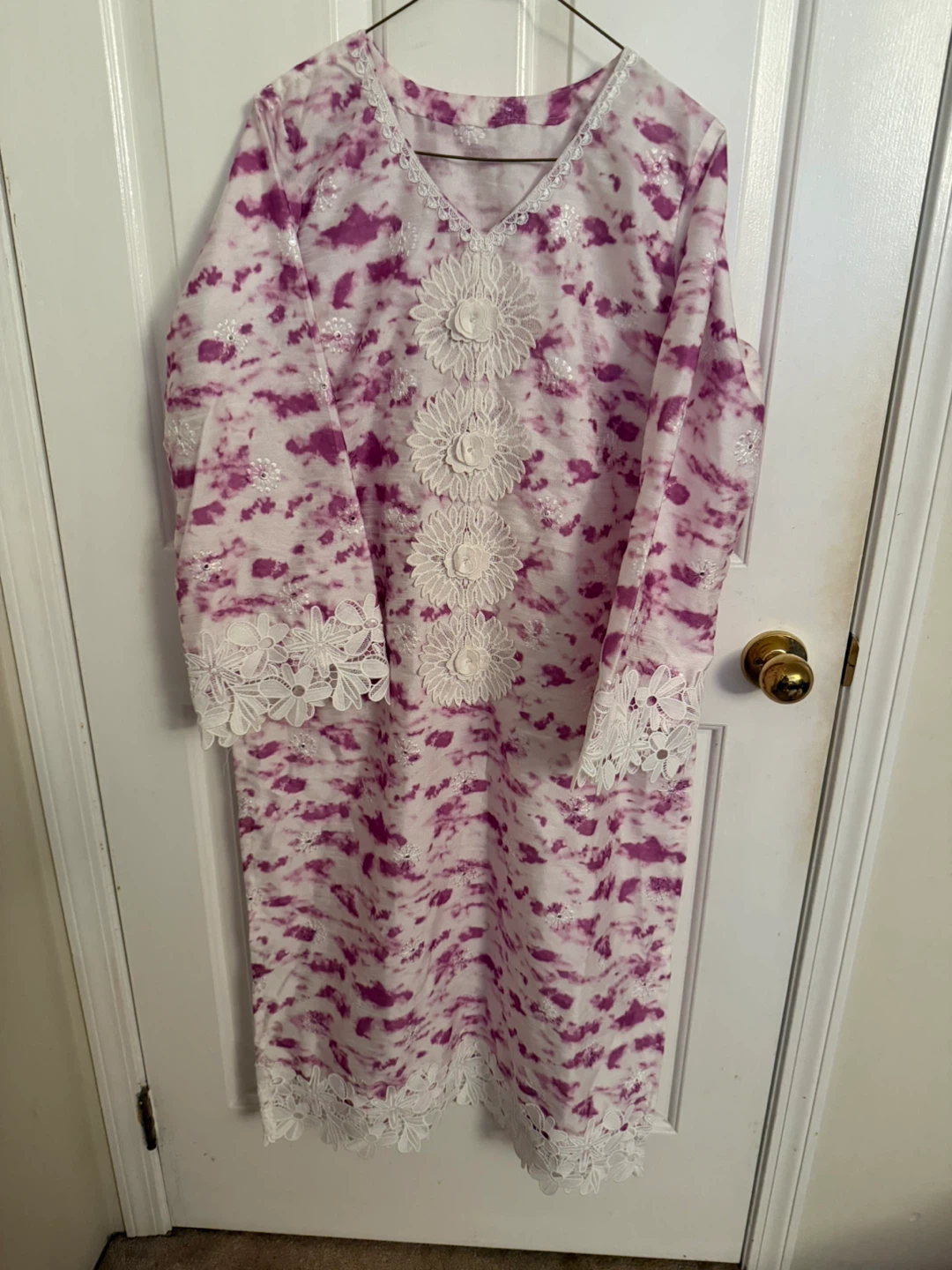 ⚽ Pink and White Tie-Dye Dress with Lace Trim
