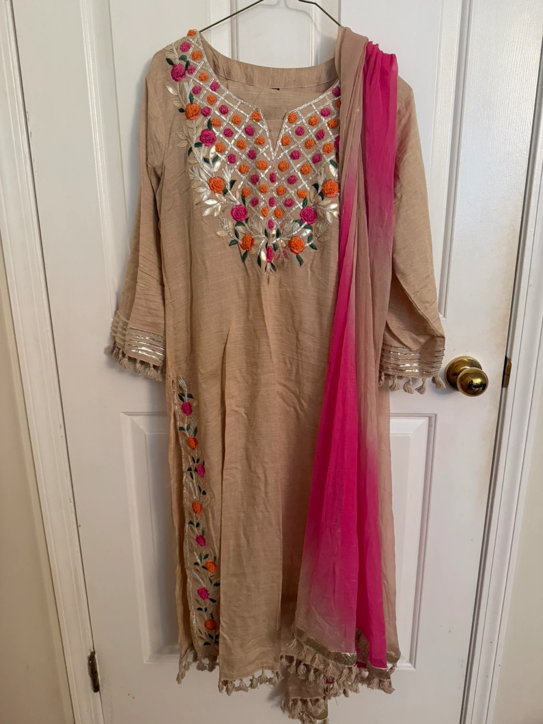 ⚽ Embroidered Kurti with Dupatta