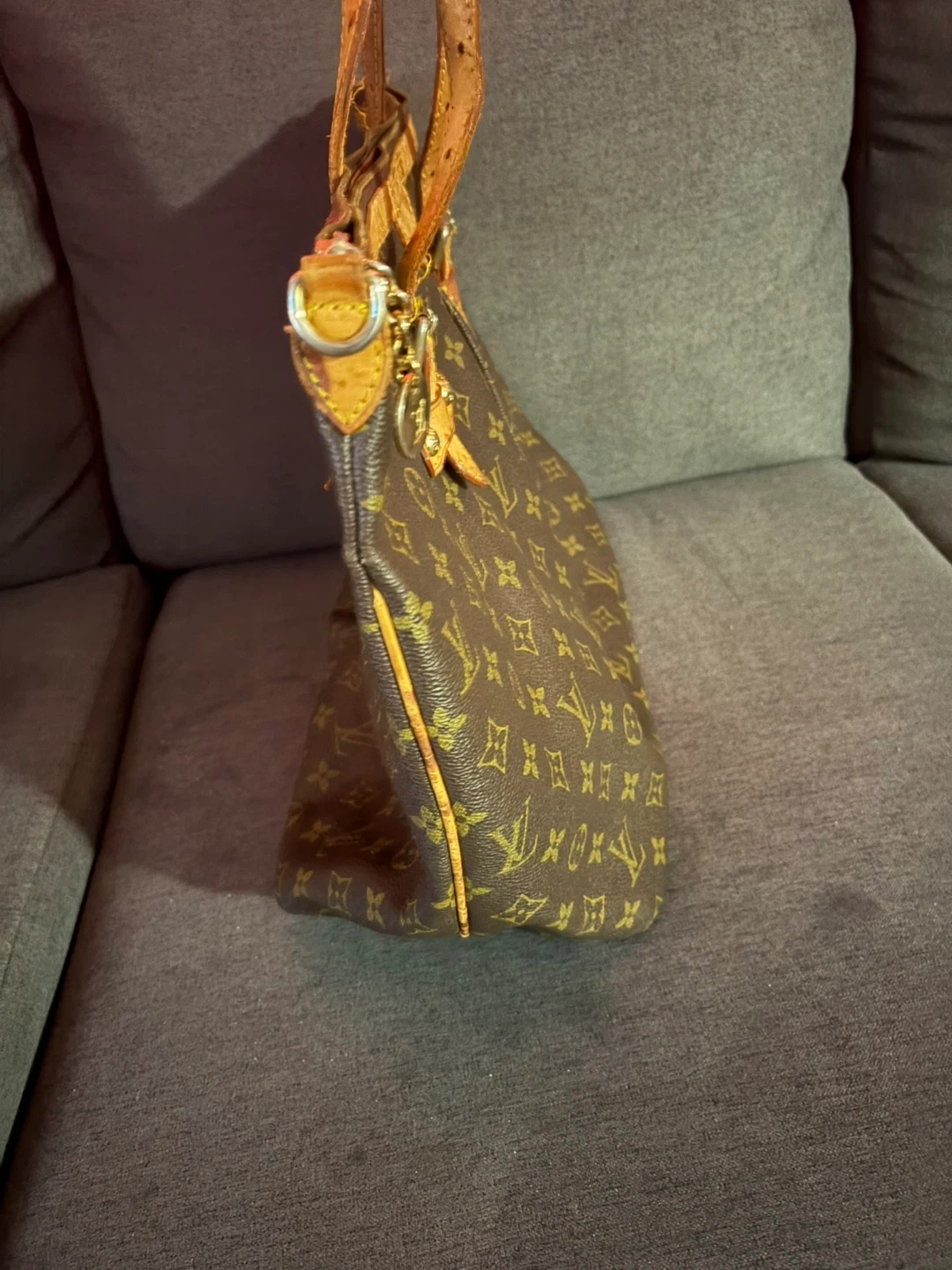 Authentic Louis Vuitton Tote bag - photo 2