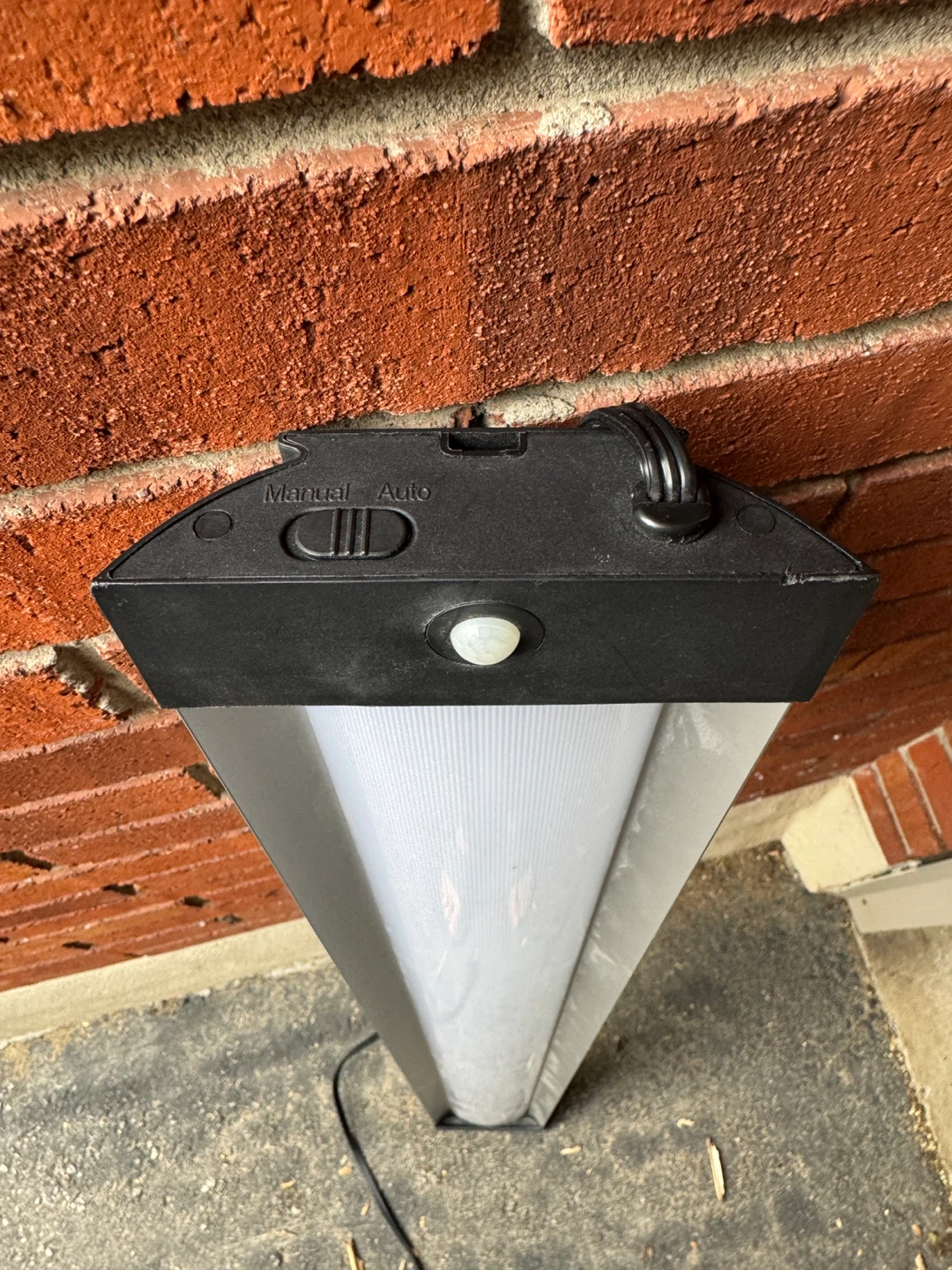 LED Garage/Shop Light w/ Motion Sensor — Plug-In - photo 2