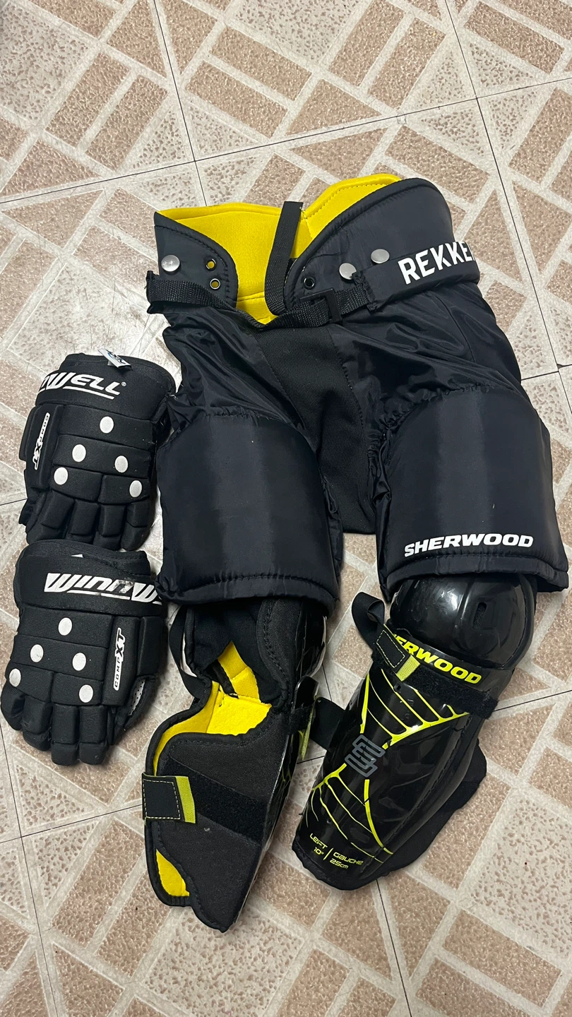 Sherwood Rekker Hockey Pants- youth Large ⚽️