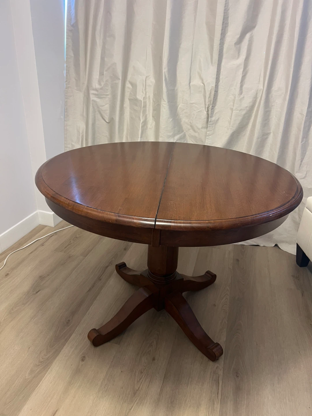 Beautiful dining room table with leaf - photo 2