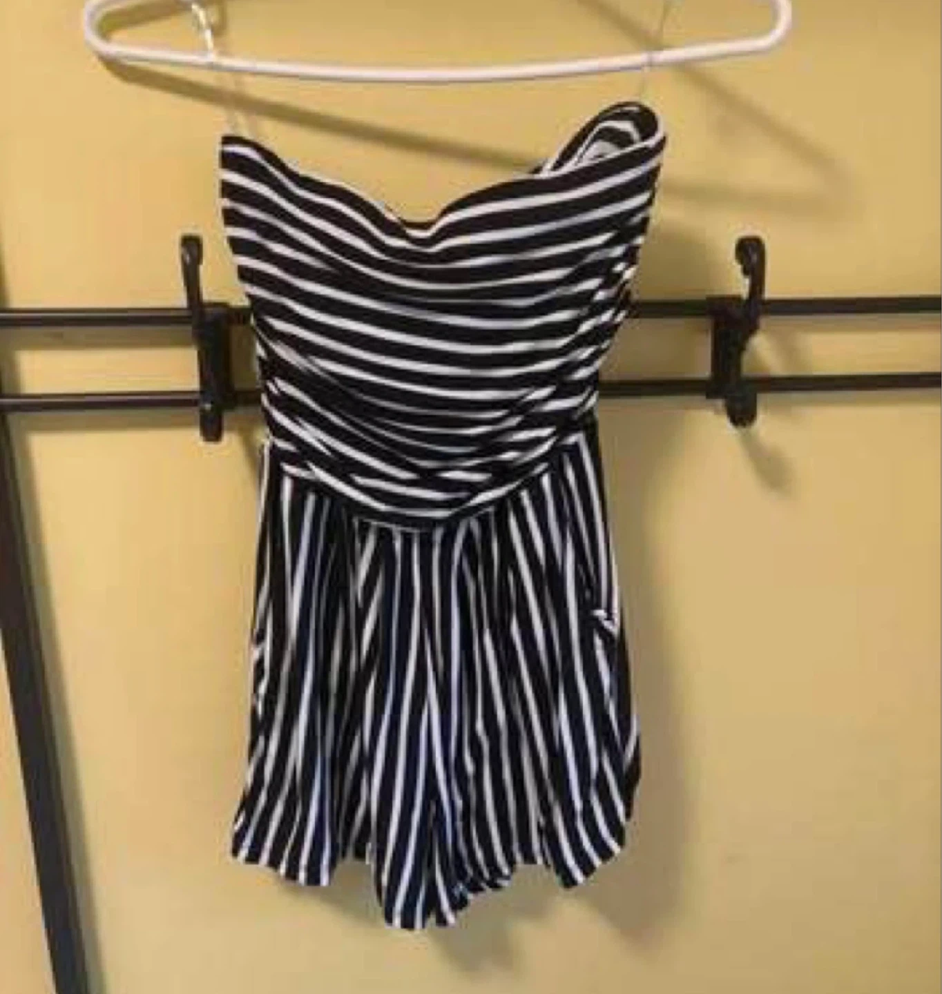 2 dresses & 2 rompers (Small) (Never worn)(All for FREE) - photo 5