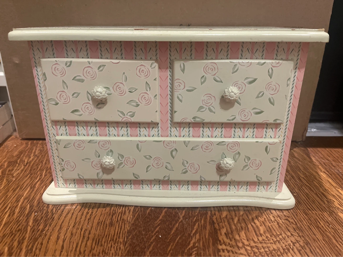 Jewelry box