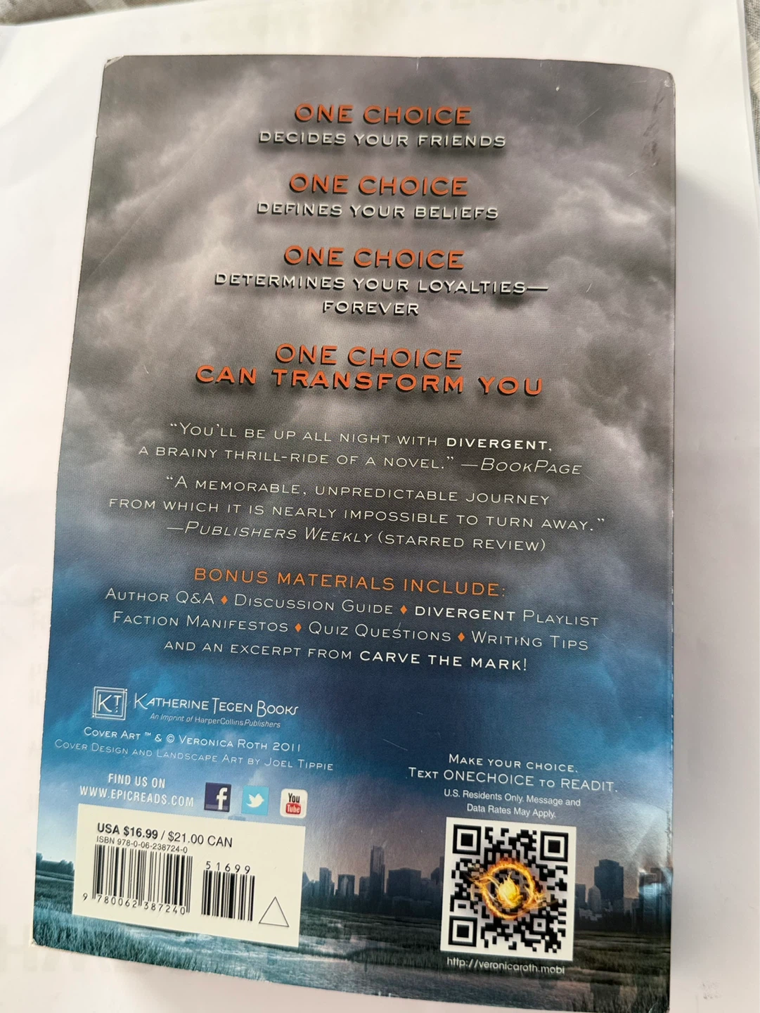 Divergent by Veronica Roth Paperback Book - photo 2